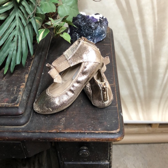 Kenneth Cole little girls fancy shoes - Picture 3 of 8